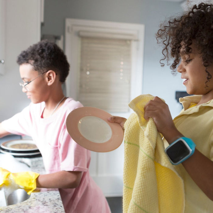 2 preteens doing dishes